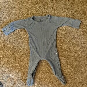 Little sleepies crest newborn. Worn maybe 4 times. VGUC. Smoke and pet free home
